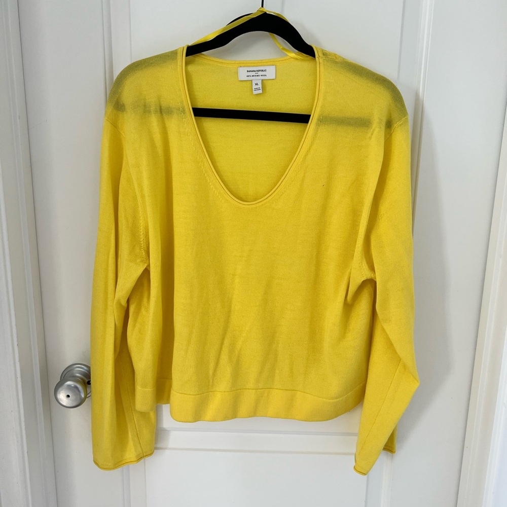 Banana Republic Factory Yellow 100% Merino Wool Sweater XL Lightweight V Neck